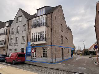 Kwalitatief ingerichte handdelsruimte met parking in centrum Koningshooikt.Dit ideaal gelegen hoekpand biedt tal van mogelijkheden voor bijvoorbeeld...