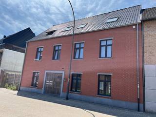 NIEUW : Gelijkvloers appartement"Residentie BENJAMIN" bestaande uit 4 nieuwbouwappartementen. Volledig modern afgewerkt gelijkvloers appartement met...