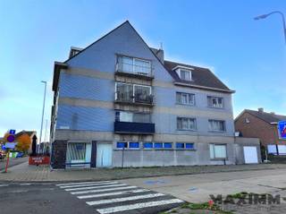 Handelspand volledig onderkelderd op strategische locatie Deze handelsruimte is gelegen in Zelzate -West, op de hoek van het Groenplein en De...