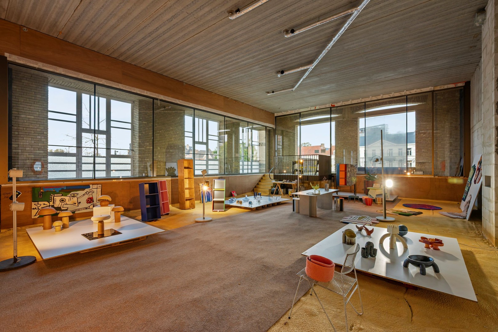 Unieke casco handelsruimte op een hoek van 150m² op een topligging aan de Broeltorens in Kortrijk - foto 4