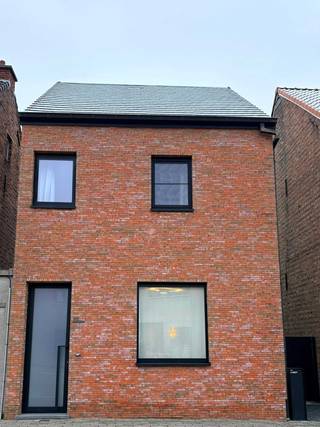 ONDER OPTIEDeze charmante halfopen woning in Grembergen biedt een ideale combinatie van comfort, energiezuinigheid en een rustige ligging. Dankzij...