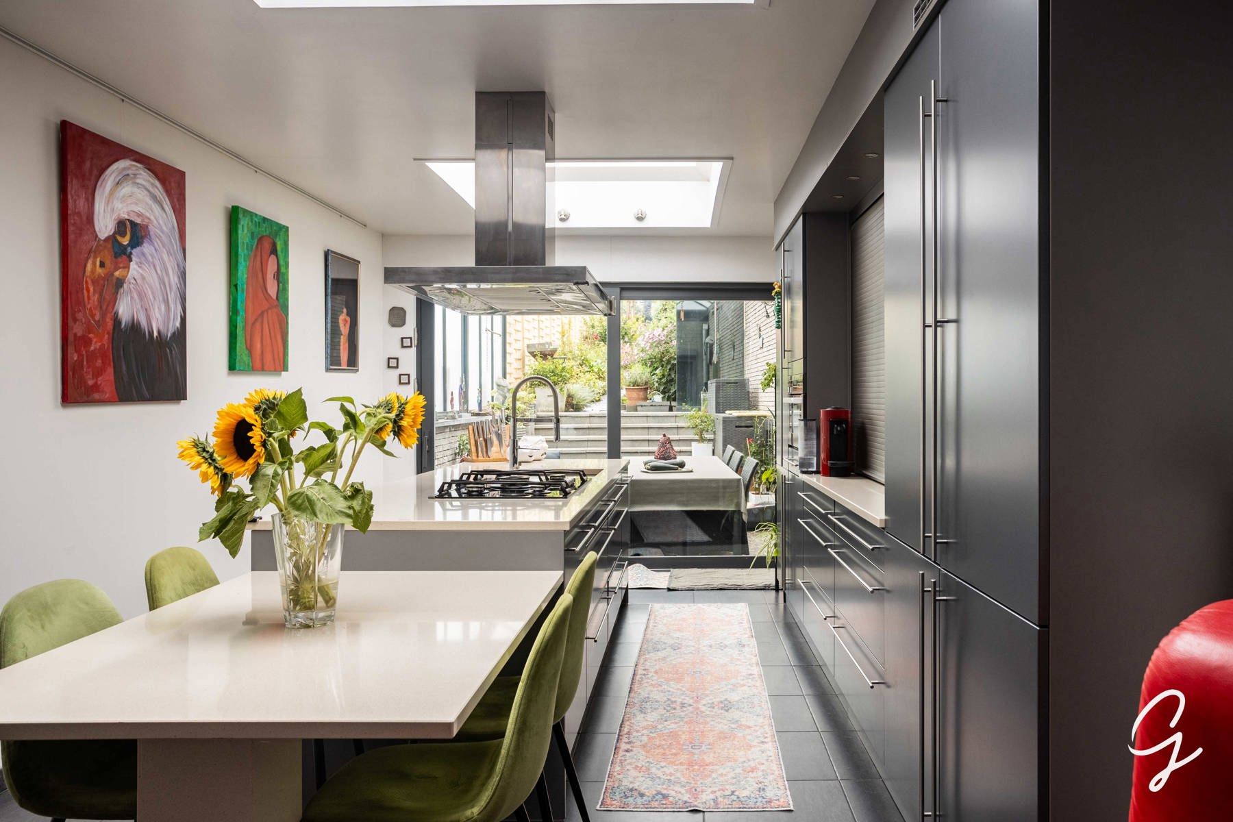 CHARMANTE WONING MET TUIN, STAANPLAATS EN PRIVATIEVE TOEGANGSWEG - foto 5