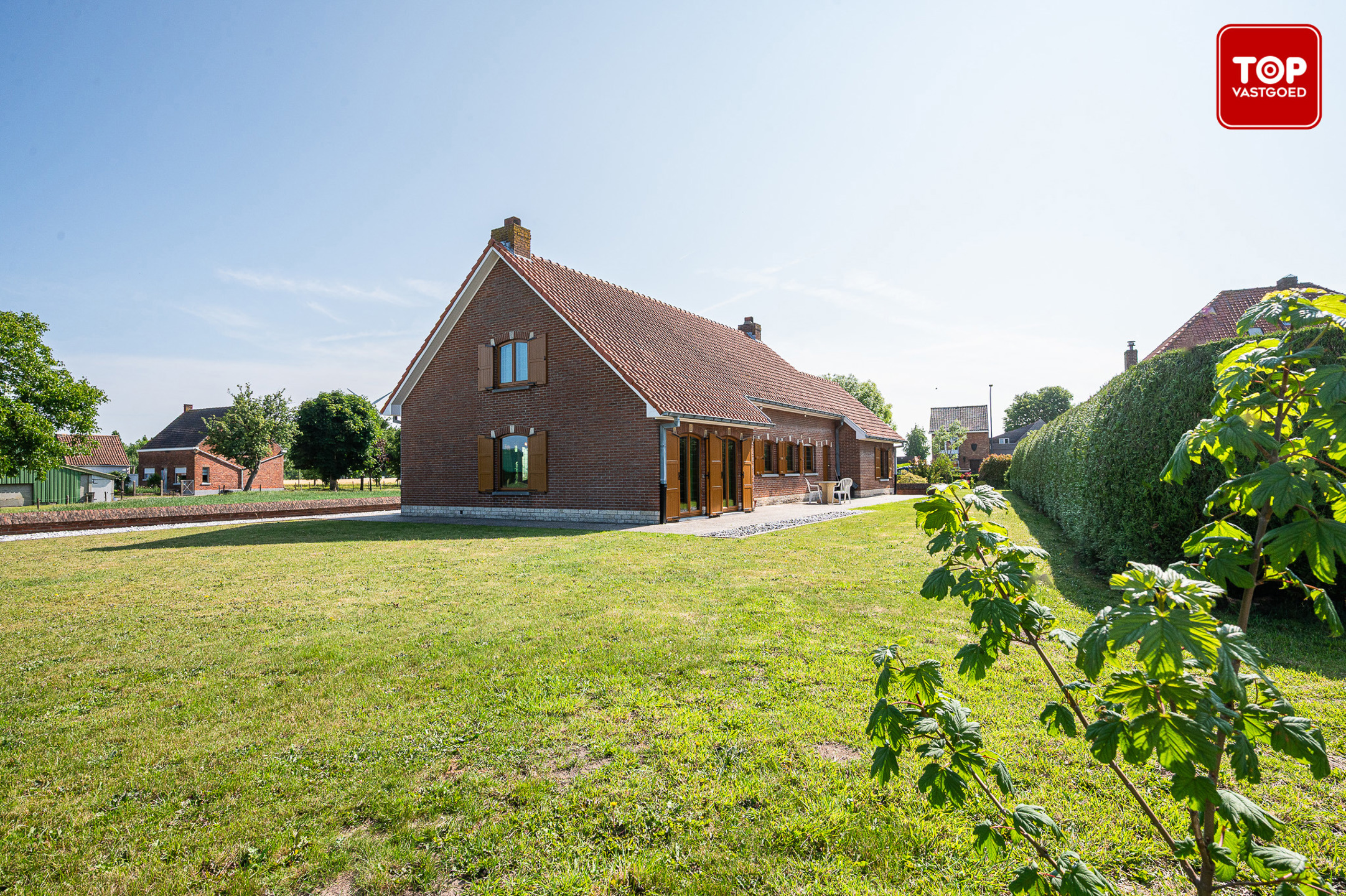 Prachtige villa op een groot perceel met veel groen rondom. - foto 3