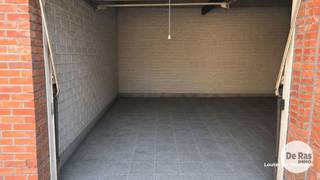AALST- Gesloten hoekgarage/ garagebox met extra ruimte!<br /><br />Op zoek naar een veilige en vlot bereikbare parkeerplaats of extra opslagruimte? Dan is deze gesloten hoekgarage zeker een bezoek waard.<br />Dankzij de gunstige hoekligging geniet u van extra ruimte, waardoor niet alleen parkeren comfortabeler verloopt, maar er ook plaats is voor fietsen, rekken of bijkomende opbergruimte.<br /><br />De garage is gelegen op een vlot bereikbare locatie en is ideaal voor zowel eigen gebruik als investering.<br /><br />Interesse? Neem gerust contact met ons op voor meer informatie of een bezoek ter plaatse via 053/60.65.60.<br />De prijs is een niet-bindende richtprijs. Na biedingen beslist de verkoper over verkoop aan het beste bod. Info via ons of reglement.