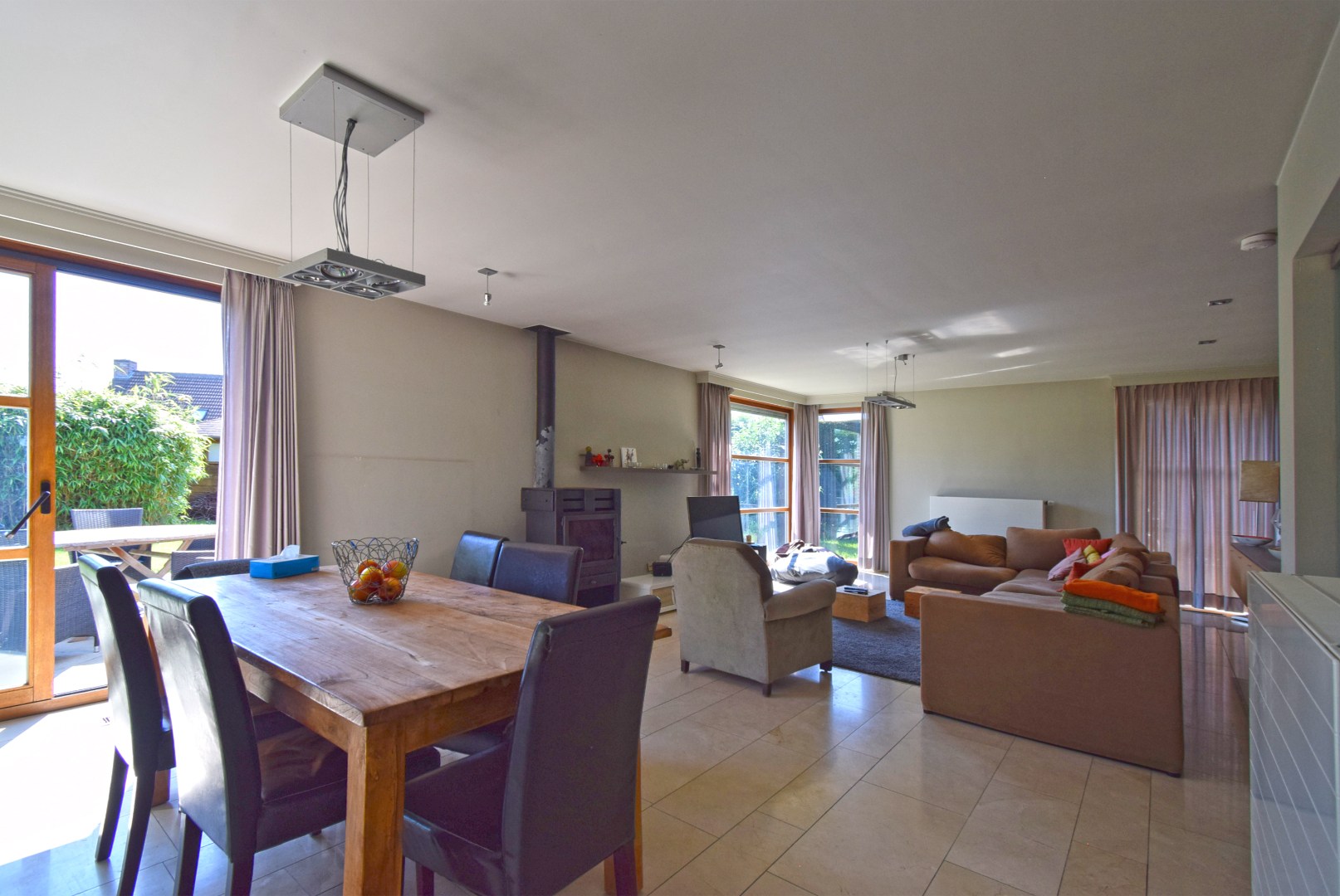 RESIDENTIEEL GELEGEN VILLA MET RUIME TUIN EN OPRIT - foto 4