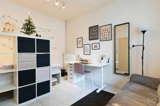 Verscholen achter een charmante, historische toegang in de bruisende Brusselsestraat bevindt zich deze unieke woning in tweede lijn, een...