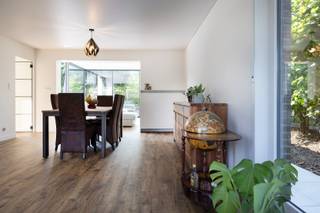 In de www.modestrohaertstraat7.be (url kopiëren en plakken indien doorklikken niet lukt) in Heestert stellen we jou graag deze woning voor. De woning is gelegen op het einde van een doodlopende straat en werd de laatste jaren al serieus onder handen genomen. Zo werd de keuken recent vernieuwd en werd de leefruimte vergroot met een moderne uitbouw. Gezien de wegen van de eigenaars spijtig genoeg scheiden, gaan we voor hen op zoek naar een koper. <br /><br />HOMERUN: Op zaterdag 12 september ben je van harte welkom op de Homerun van deze woning. Via www.modestrohaertstraat7.be kan je een afspraak inplannen. Eveneens via de website verneem je veel meer, zoals een uitgebreide omschrijving, foto's, 360° rondgang, documenten, …  <br /><br />KICK-OFF PRIJS: De vermelde prijs is een Kick-Off prijs waarop een eenmalig bod kan uitgebracht worden (zowel boven als onder de Kick-Off prijs). Dankzij het kwaliteitslabel van Henry Houser ben je zeker dat de biedingen correct verlopen zonder dat er een opbodspel gehouden wordt! Over de transparante procedure is alles te lezen op de website van de woning.  <br /><br />EXTRA BEZOEK: Mocht je op 12 september niet vrij zijn, geef dan gerust een belletje om een afspraak in te plannen op een ander moment. En wees gerust ... iedereen, van de eerste tot de laatste bezoeker, heeft evenveel kans om een eenmalig bod uit te brengen!  <br /><br />Groeten, Hendrik van Henry Houser.<br /> 