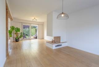Cette maison rénovée avec jardin et 3 chambres à Anderlecht se situe dans un environnement résidentiel calme et agréable, à proximité d’Erasme,...