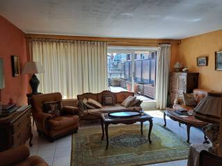 Centraal gelegen woonappartement (119 m2) met een schitterend RUIM zongericht terras . Geniet van een superruime woonkamer met een open ingerichte keuken met aparte berging, 2 grote slaapkamers en een badkamer met ligbad. . Toekomstbestendig wonen met een gunstig EPC A-attest. Garage in het gebouw optioneel aan te kopen (€ 45.000). Een unieke kans!