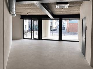 Handels- of horecaruimte met stadstuin te huur. De ruimte om het gelijkvloers is als volgt ingedeeld:- Gelijkvloers +/- 78m²- Overdekt terras +/-...