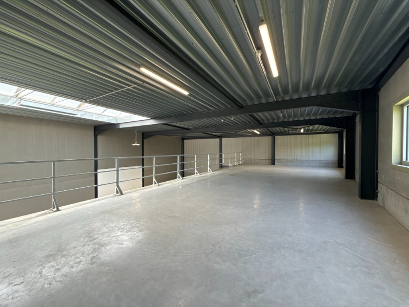 Magazijn van 288 m² +  mezzanine 160 m² en 2 parkeerplaatsen + buitenopslag - photo 5