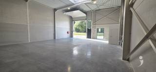 <p><span>New SME unit with excellent visibility and connectivity.</span></p><p><span>Ideal to establish your business.</span></p><p><span> </span></p><p><span>This corner unit has plenty of lighting and features a 20m² platform.</span></p><p><span>Furthermore, it is equipped with a toilet, pour-out tank, steel stairs, plenty of outlets and lighting.</span></p><p><span>also provided are charging station, solar panels and well.</span></p><p><span> </span></p><p><span>Rental price is excl. VAT and excl. monthly charge of 120 EUR.</span></p><p><span>Expansion possibilities possible.</span></p><p><span> </span></p><p><span>Interested? Contact us on 016 15 31 15.</span></p>