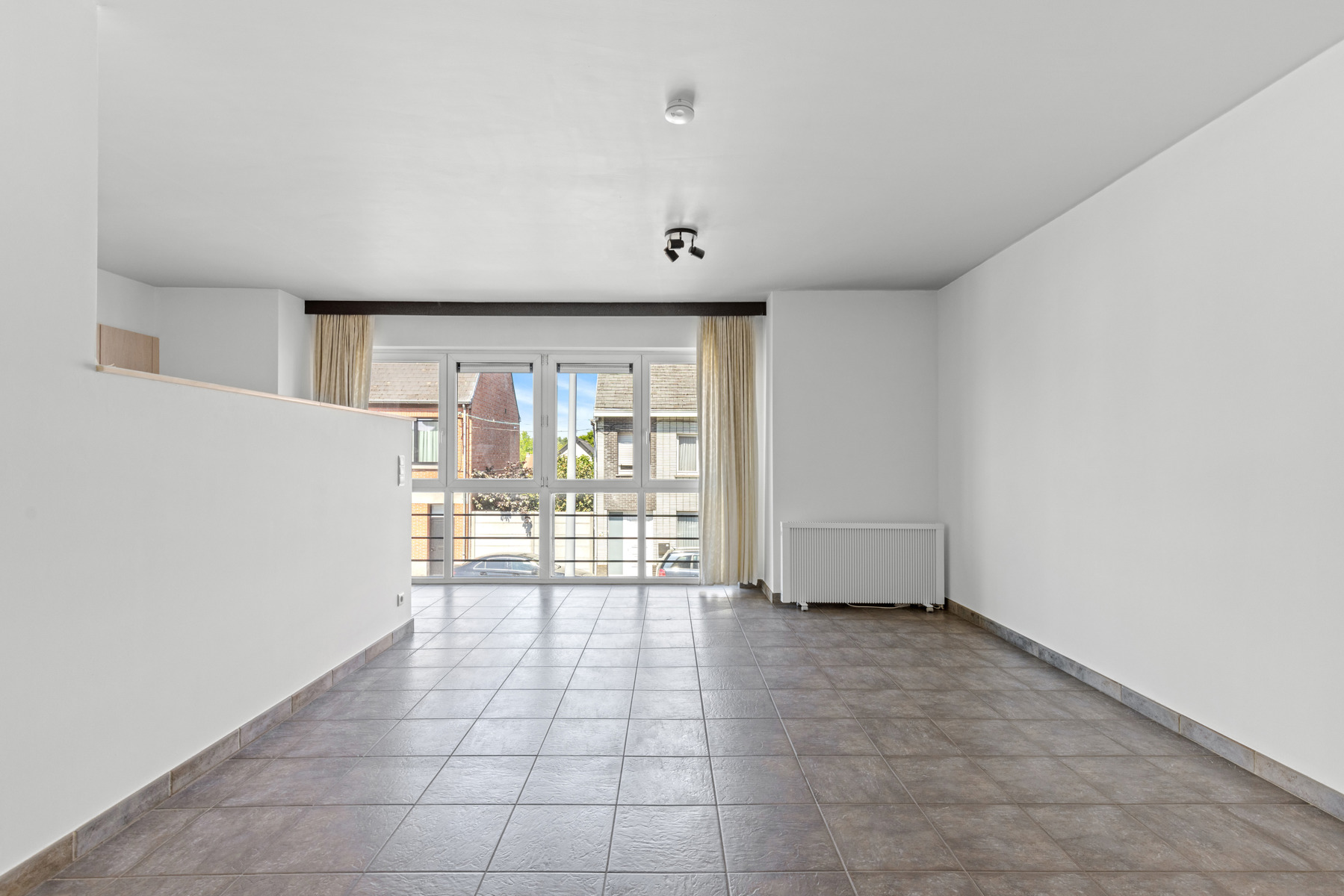 Lichtrijk instapklaar 2-Slpk appartement op centrale ligging - foto 2