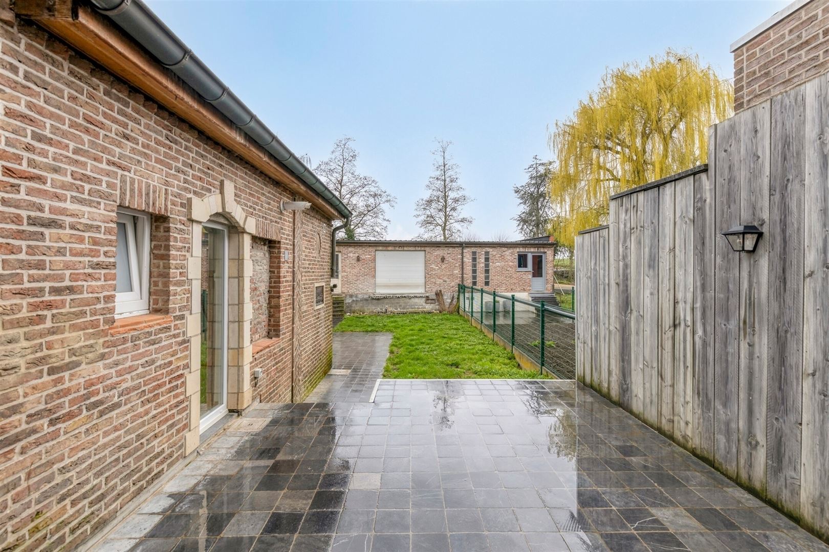 Gezellig woning met tuin, dubbele garage en oprit - foto 4