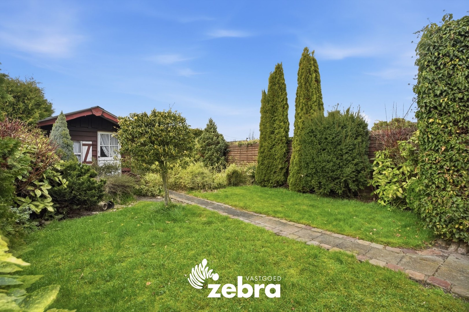 Te renoveren woning op ruim perceel in Eernegem! - foto 2