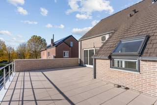 Instapklaar duplex appartement met garage en royaal terras in het landelijke Heukelom. Hier woon je in een groene aangename omgeving, waar rust...