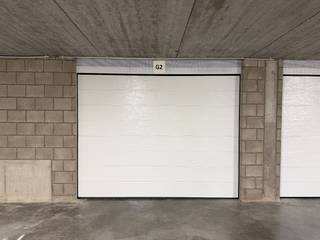In de ondergrondse kelderverdieping van residentie Beuk te Sint-Michiels, bevinden zich deze afgesloten garageboxen.<br /><br />De garages omvatten :<br /><br />- automatische sectionale poort<br />- schakelaar + lichtpunt<br />- stopcontact<br /><br />Prijzen vanaf 26.000 euro (excl. kosten).<br /><br />Oppervlaktes vanaf 15 m².<br /><br />Voor meer info : 0470 50 50 50 - info@futurimmo.be