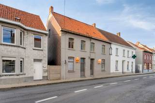 Deze woning is 1 van 2 aan te kopen woningen (en worden enkel samen verkocht).Meer info te verkrijgen via kantoor.ww.dalestraat17-19.beDeze...