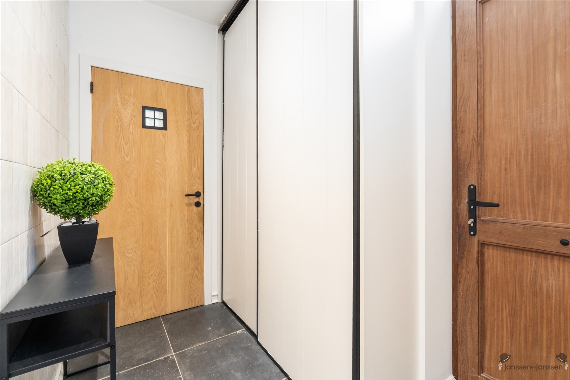 Prachtige moderne pastoriewoning met luxe afwerking, 3 slaapkamers en grote tuin op 13 are - foto 3