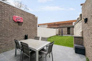 Te koop: instapklare woning met 4 slaapkamers en tuin nabij centrum RonseOp een centrale ligging nabij het centrum van Ronse, op wandelafstand van...