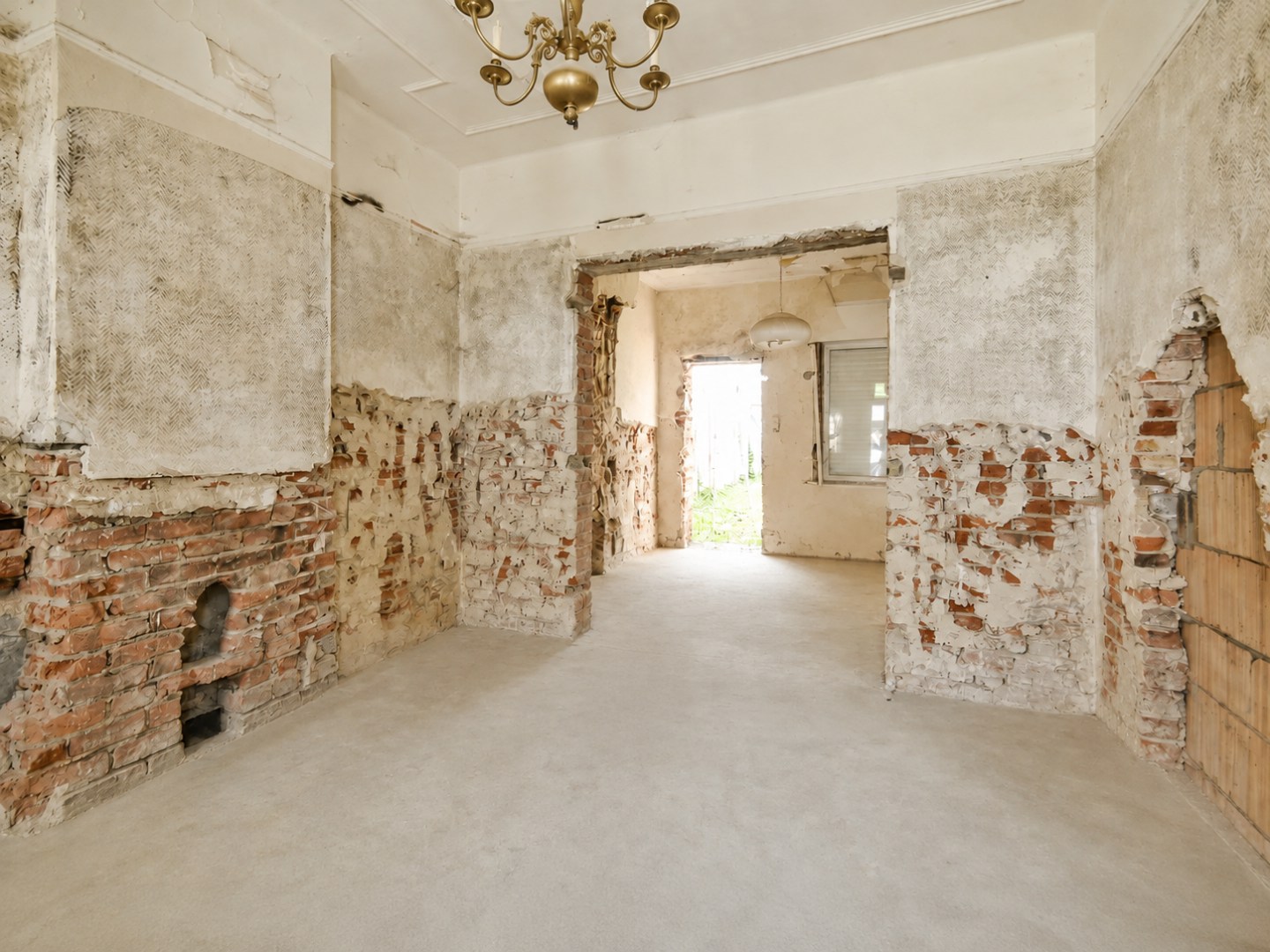 Woning met renovatiepotentieel in het hart van Ruddervoorde! - foto 4