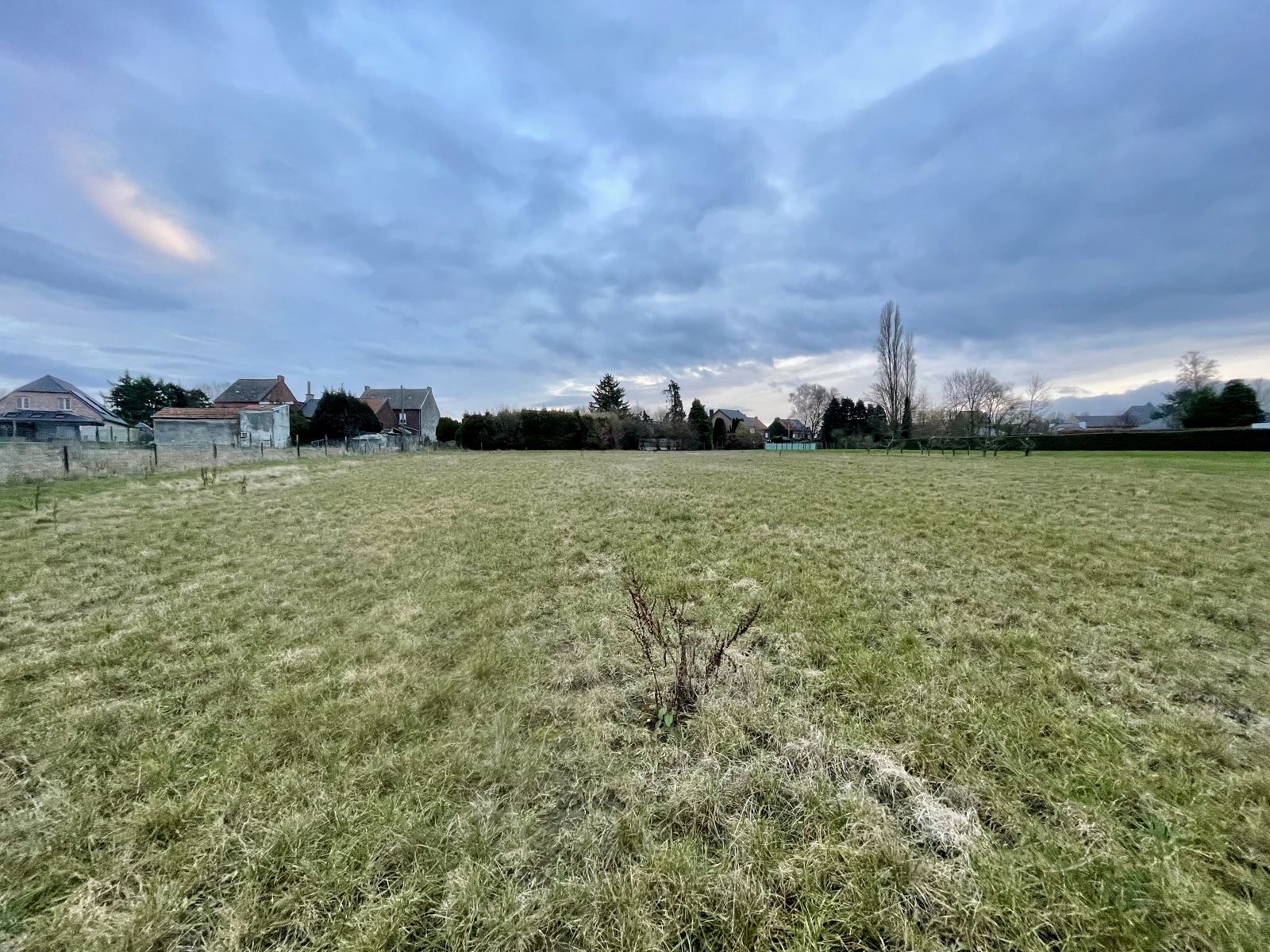 Achterin gelegen bouwgrond voor open bebouwing. - foto 4