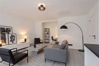 Appartement entièrement rénové dans un excellent emplacement au centre de Wevelgem, à distance de marche des écoles, des magasins et des...