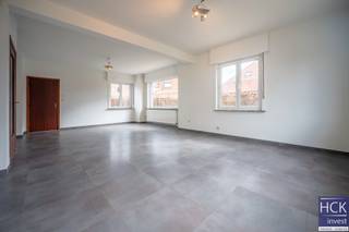 De liggingDeze karaktervolle woning is rustig gelegen en bevindt zich op wandelafstand van het centrum van Olsene en fietsafstand van het centrum...