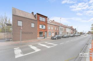 Deze centraal gelegen woning combineert comfort, ruimte en een uitstekende ligging! Bij het binnenkomen tref je een uitnodigende inkomhal die...