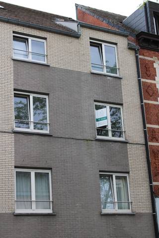 Aan het begin van de Stationsstraat ligt dit recente appartement, met een oppervlakte van 100m², op de eerste verdieping van een kleine residentie...