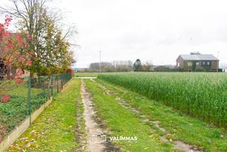 VALIMMAS verkoopt dit mooi gelegen perceel landbouwgrond te Baardegem. Oppervlakte: 51 are 50 ca (breedte ± 65m x diepte ± 80m). Gewestplan:...