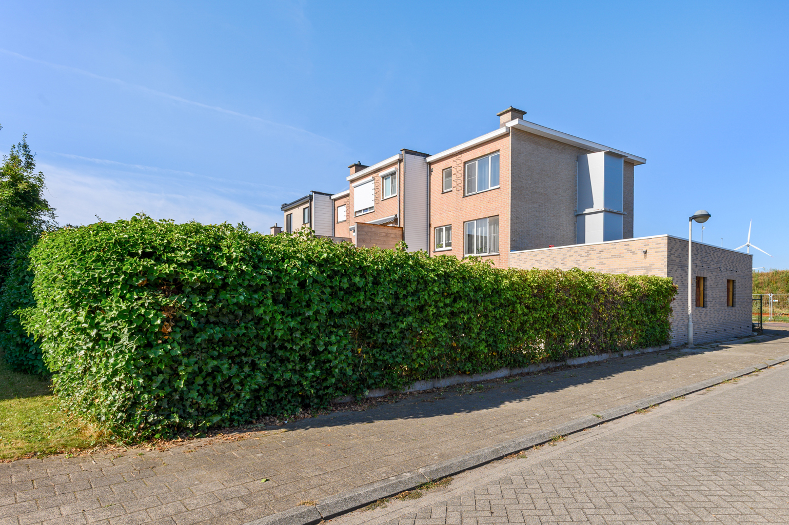 Huis te koop in Merksem met 3 slaapkamers - foto 1