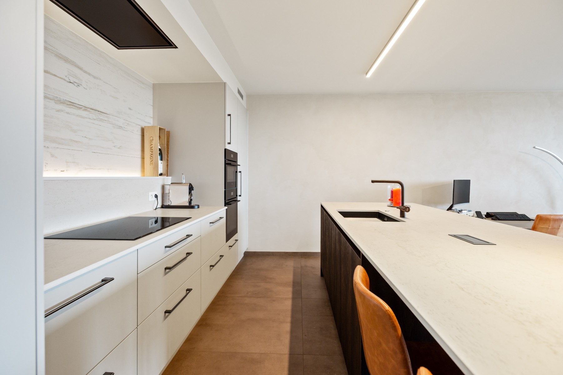 Gezellig, volledig gerenoveerd en instapklaar appartement 121m² + 26m² terras - foto 4