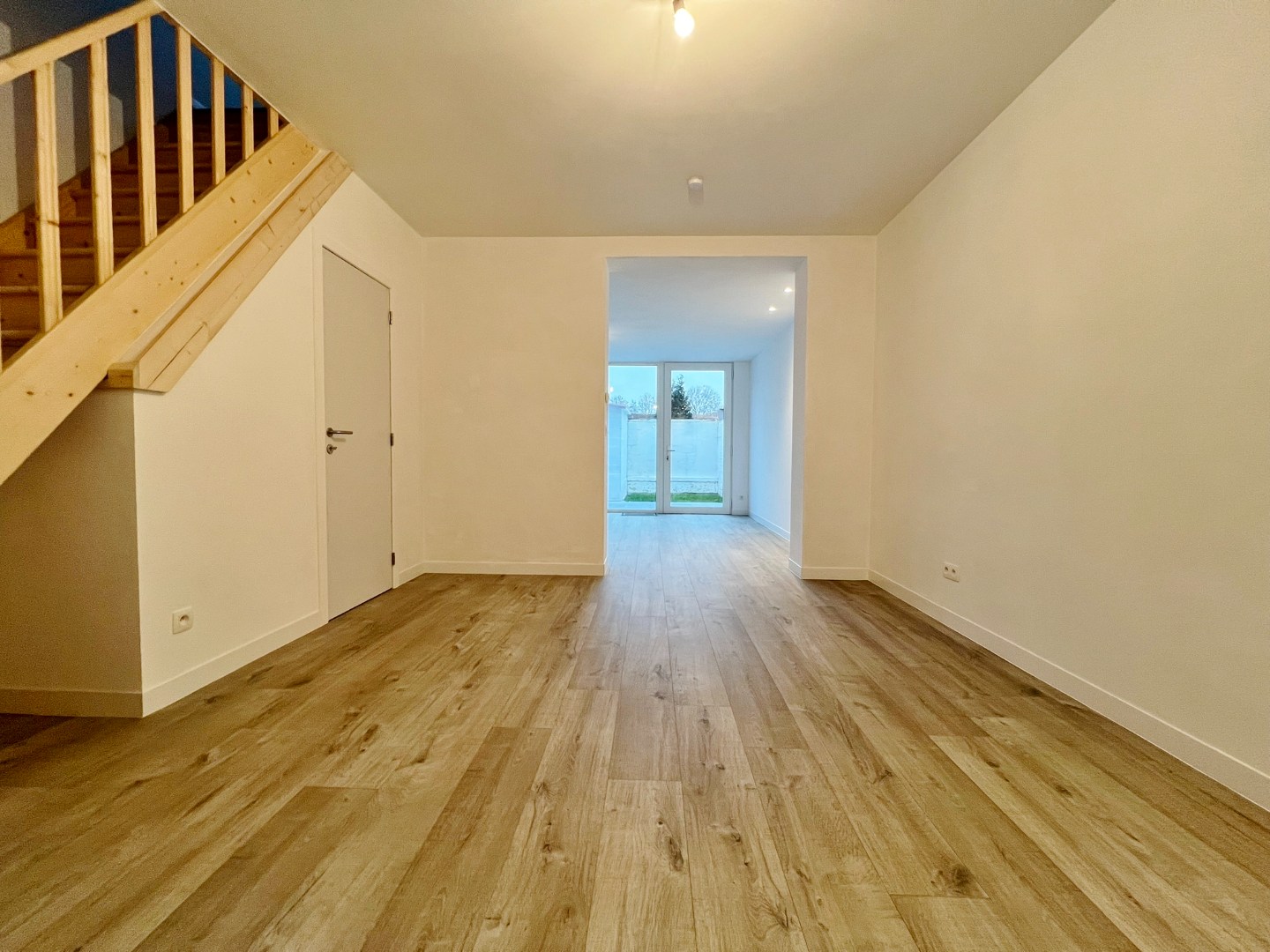 Vernieuwde energiezuinige rijwoning met zonnige stadstuin op centrale ligging. - foto 3