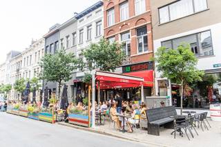 OVER TE NEMEN: GOED DRAAIEND HANDELSFONDS OP TOPLOCATIE TE MARNIXPLAATS, ANTWERPENUnieke kans!Op de bruisende Marnixplaats in het hart van 't ZUID...