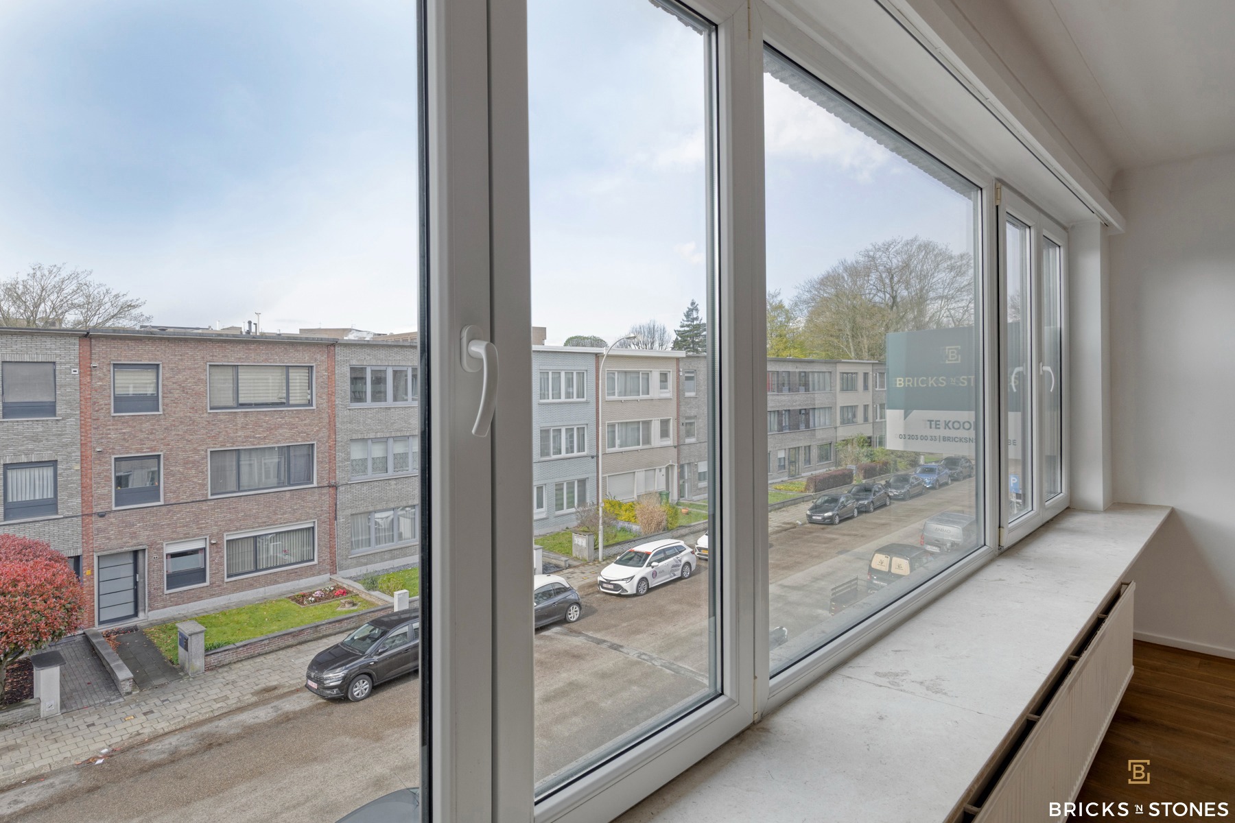Lichtrijk 3-slaapkamerappartement met terras - foto 4