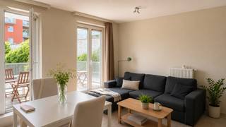 À VENDRE – Situé au Willem de Beersteeg 7, cet appartement lumineux bénéficie d’un emplacement unique au bord de l’eau, en plein cœur de Gand.<br />PEB : A<br />Mobiscore : 9,5<br /><br />Le Willem de Beersteeg est une ruelle étroite et calme située dans le centre-ville, à proximité du quartier du Patershol / vieux centre.<br />La rue se termine en cul-de-sac sur la Lys, avec à son extrémité un petit parc et une vue sur l’eau.<br />À distance de marche, entre autres, du Gravensteen / Patershol, de la Vrijdagmarkt et de la place Saint-Bavon.<br />Accès aisé au ring urbain R40 ainsi qu’aux autoroutes E17 et E40.<br /><br />Composition et atouts :<br />3 chambres spacieuses et lumineuses<br />Agréable espace de vie ouvert avec beaucoup de lumière naturelle<br />Cuisine moderne intégrée au séjour<br />Terrasse conviviale, idéale pour profiter de l’extérieur<br />Local à vélos pratique<br />Installation électrique conforme<br /><br />Intéressé(e) ? N’hésitez pas à nous contacter pour plus d’informations ou pour une visite via deborah@vicusvastgoed.be<br />ou au 0479/768.126