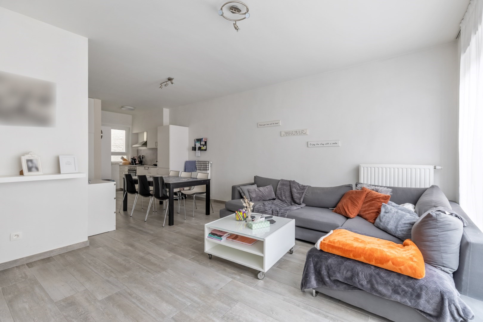 Bâtiment avec espace de bureau + 2 appartements - centre de Tongres - photo 2