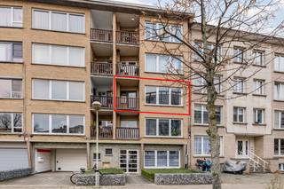 Licht op te frissen appartement met een interessante ligging aan de rand van de stad Antwerpen.Dit appartement is gelegen op de tweede verdieping van...