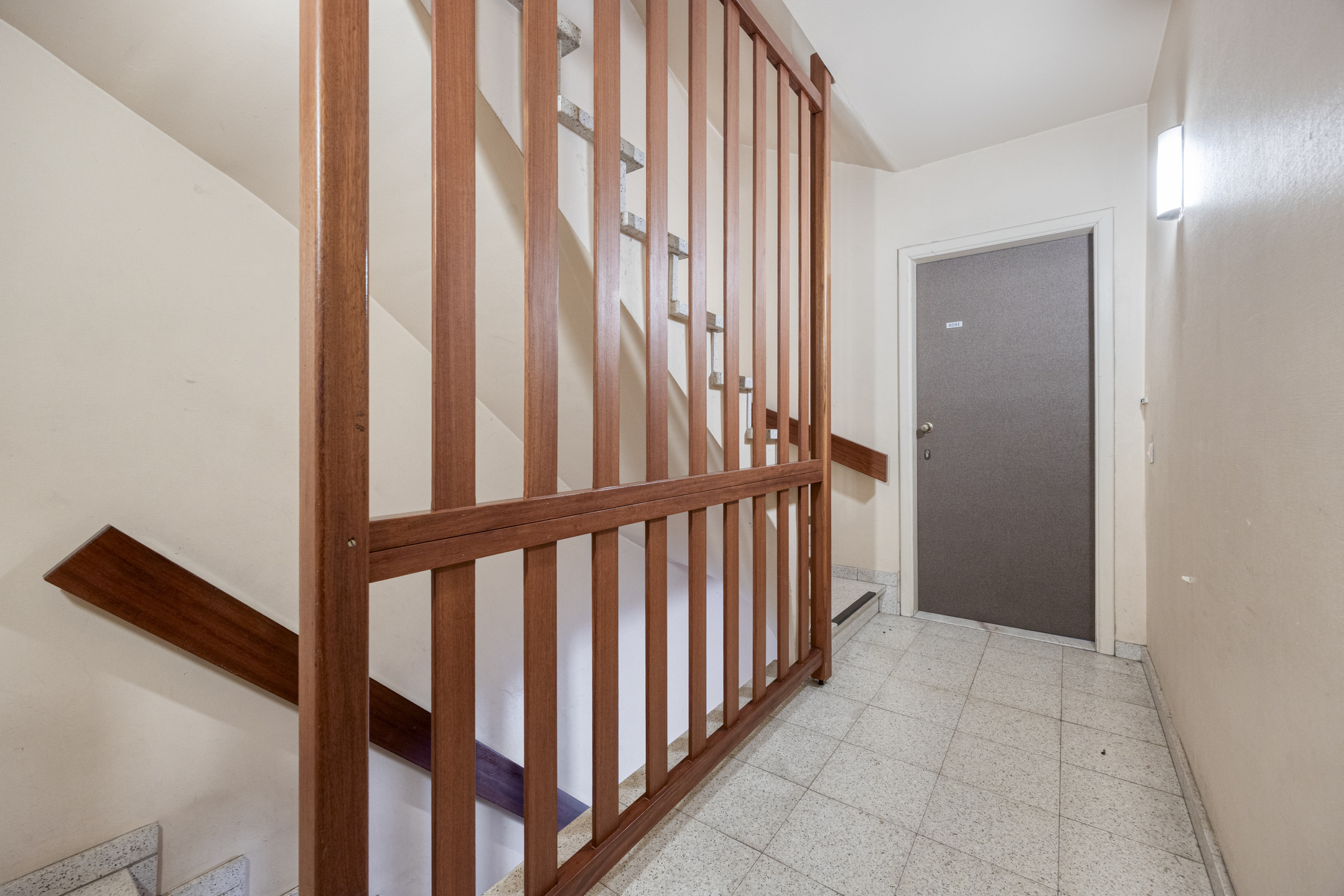 Op te frissen appartement met 2 slaapkamers en garagebox - foto 4