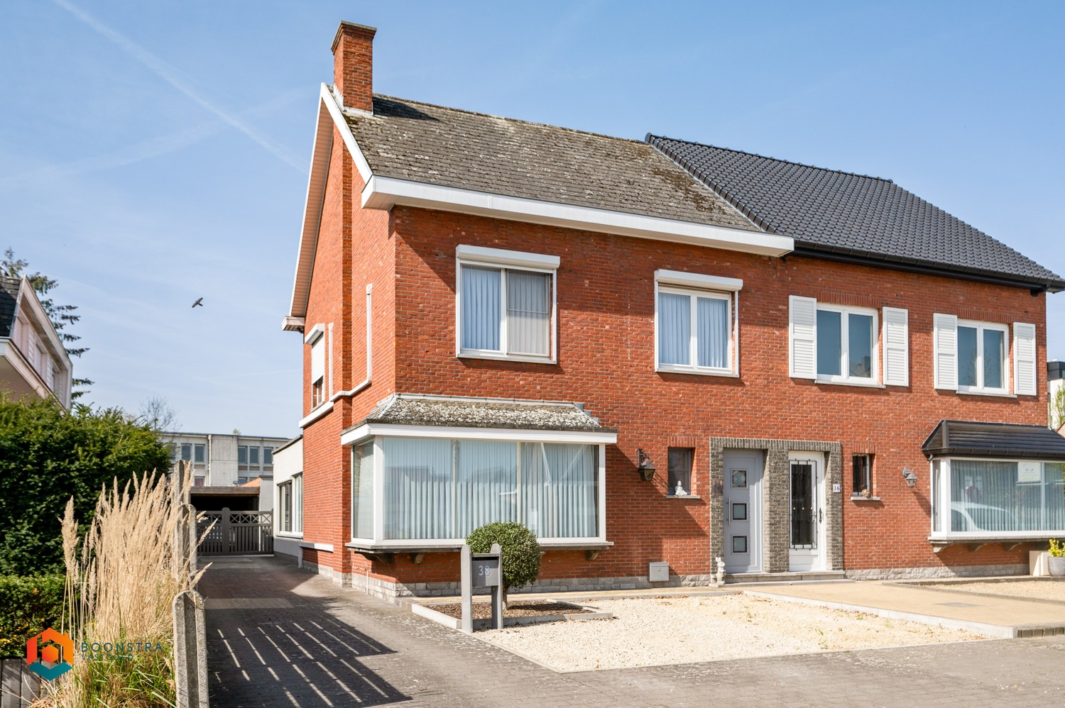 Halfopen bebouwing met 4 slpkrs en achtergelegen atelier - foto 1