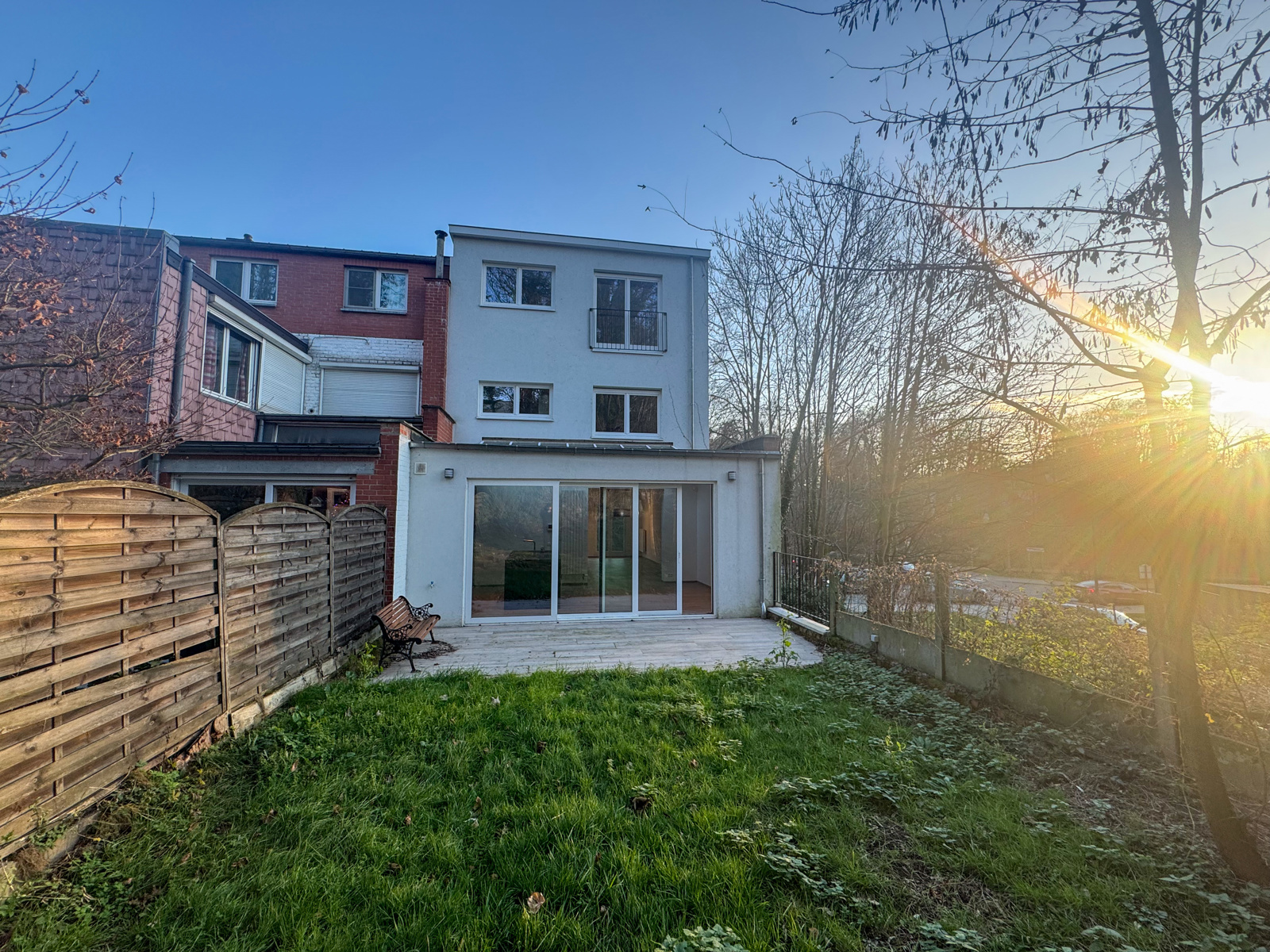 Gerenoveerde woning met 4 slpks, tuin, garage & parking - foto 5
