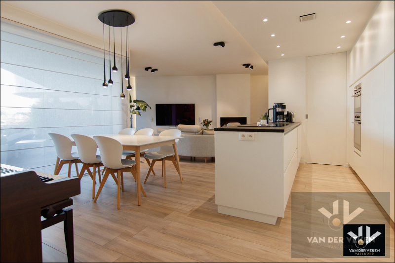 APPARTEMENT MET 2 SLAAPKAMERS “RESIDENTIE ZUIDZICHT” GELIJKVLOERS GRENZEND AAN BINNENTUIN - foto 3