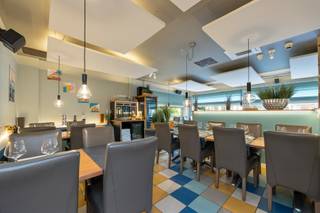 Op een uitstekende locatie langs de Gentsesteenweg, een belangrijke invalsweg naar het centrum van Mechelen, bevindt zich dit veelzijdige...