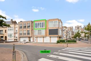 Dit lichtrijke en gemeubelde appartement, gelegen op de tweede verdieping van een kleine en rustige residentie, bevindt zich op wandelafstand van...