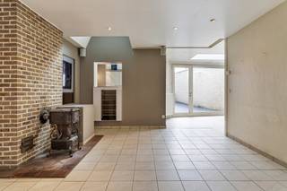 OP TE FRISSEN RUIME RIJWONING MET 4 SLAAPKAMERS IN HET CENTRUM VAN DESSELGEMOp te frissen woning met veel potentieel te koop in de Nieuwstraat in...