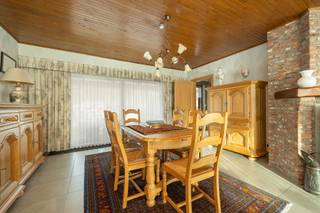 Bent u op zoek naar een te renoveren woning of bouwgrond met tal van mogelijkheden, gelegen op een groot perceel en met een vlotte bereikbaarheid?...