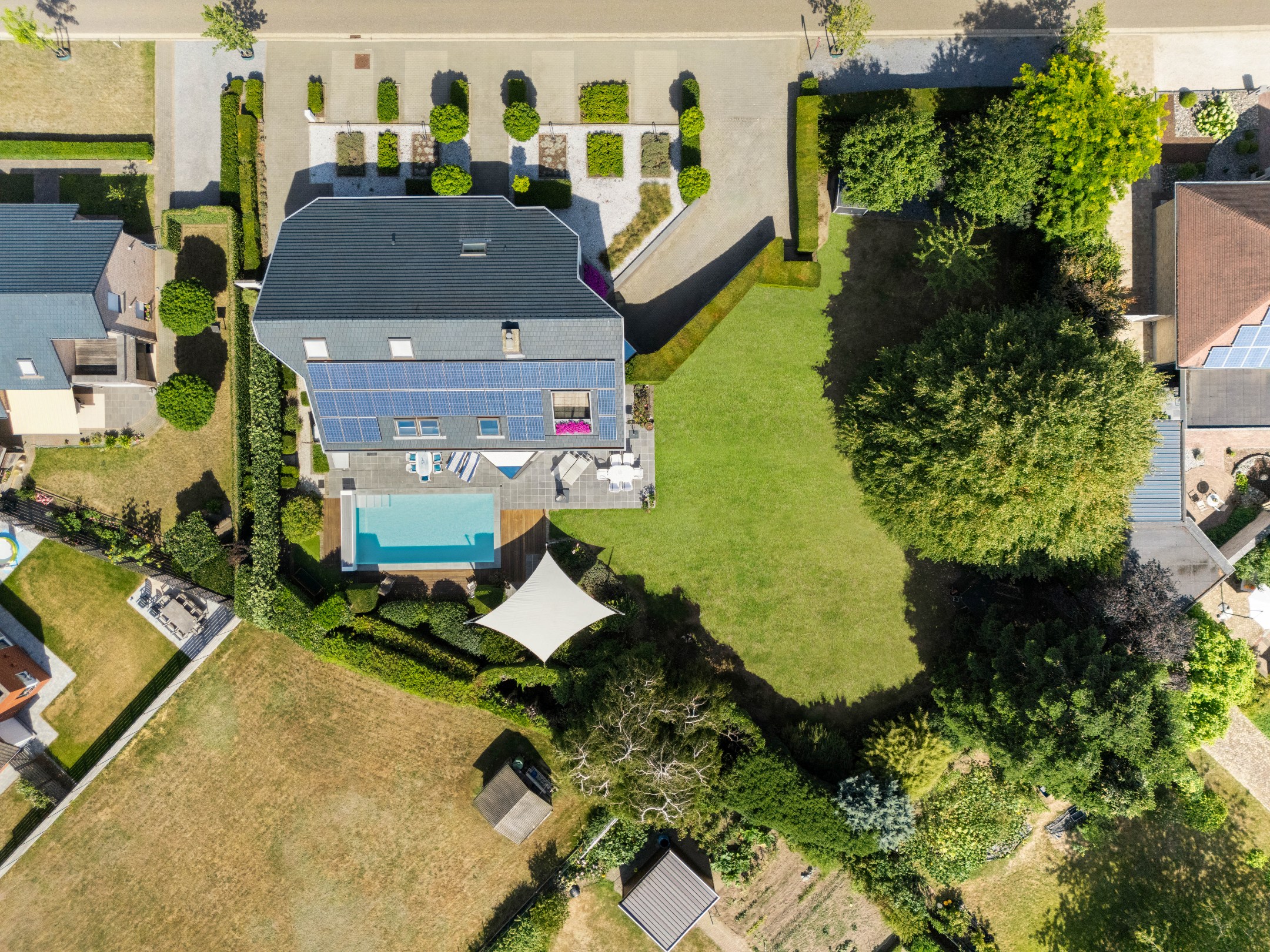 Villa met praktijkruimte en naastliggende bouwgrond - foto 2