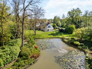 Charmante villa met ruime uitbreidingsmogelijkheden op een uniek privé-domein grenzend aan natuurgebied te SchildeIn één van de meest gegeerde en...
