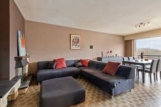 iimmo DAVID stelt dit op te frissen appartement met twee slaapkamers voor, gelegen op het tweede verdiep van een kleinschalig gebouw op een rustige...